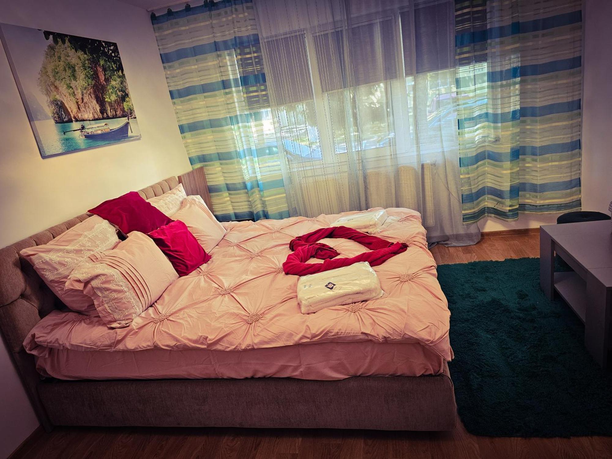 Mony Apartaments โรมาน ภายนอก รูปภาพ